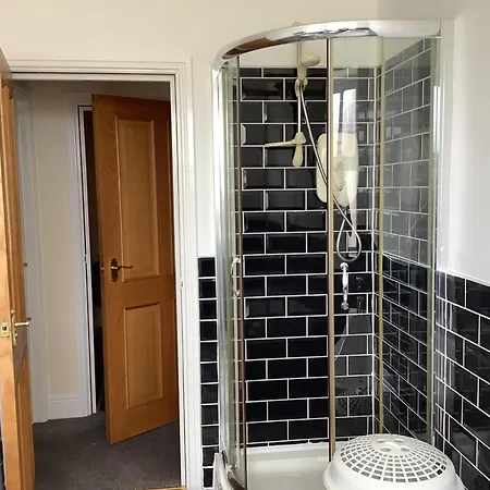 Jeffersons Abbey Road Serviced (adults Only) Barrow-in-Furness