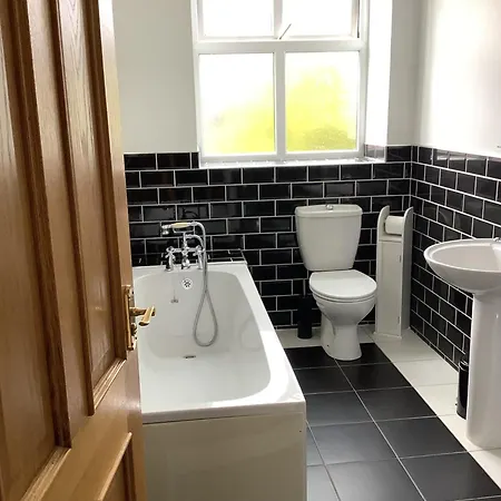 Апартаменты Jeffersons Abbey Road Serviced (adults Only) Барроу-ин-Фернесс